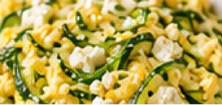 Ovos mexidos com abobrinha e queijo minas - receita low carb
