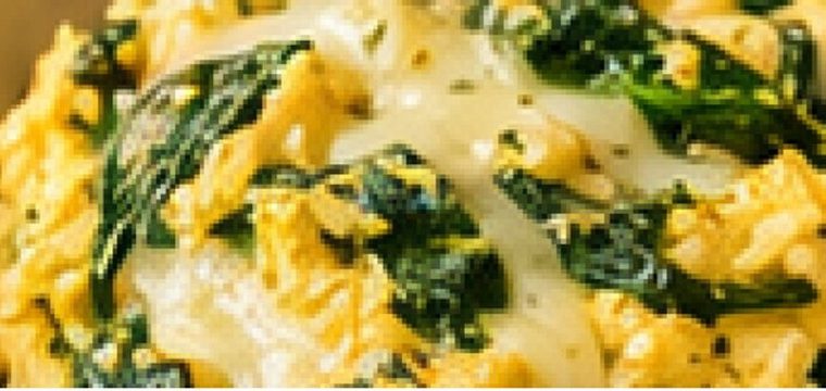 OVOS MEXIDOS COM ESPINAFRE E QUEIJO MUÇARELA - receita low carb
